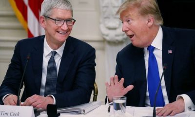 Giám đốc điều hành Apple Tim Cook và Tổng thống Mỹ Donald Trump trong một cuộc họp tại Nhà Trắng vào tháng 3/2019. Ảnh: Business Insider.