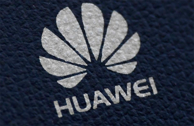Huawei tiếp tục được Mỹ gia hạn lệnh cấm. Ảnh: Reuters.