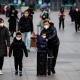 Hành khách đeo khẩu trang tại một nhà ga ở Bắc Kinh. Ảnh: AFP.